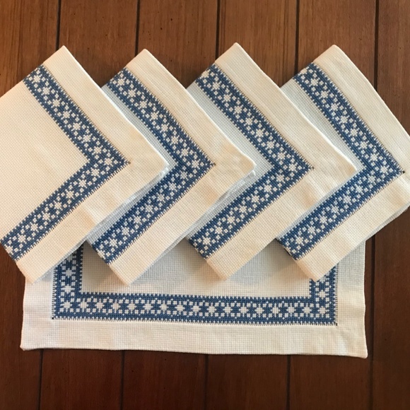 Tablecloth Handmade Vntg Delft Blue with Windmills with 5 Napkins - Picture 3 of 14